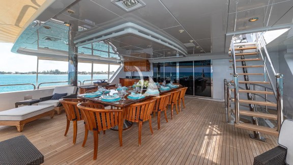 Skylounge Aft Deck Dining