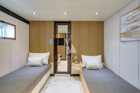 LOWER STATEROOM TWIN