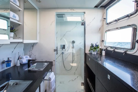 Guests bathroom - é Stuart Pearce