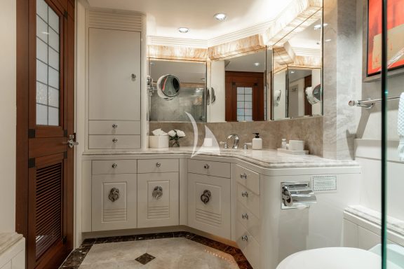 Queen Guest Ensuite