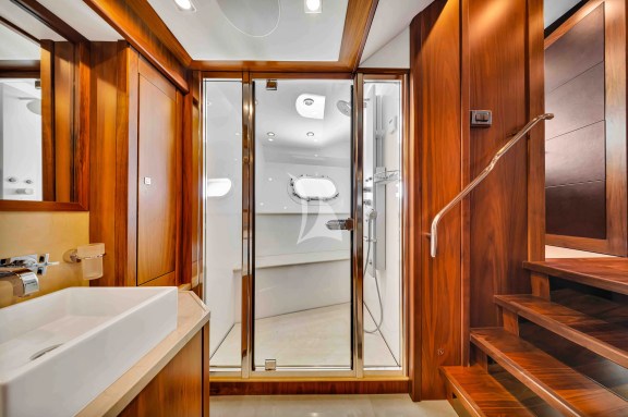 Master Stateroom - en suite