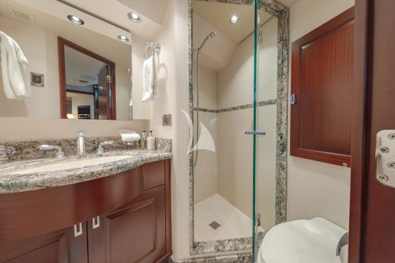 V-Berth ensuite