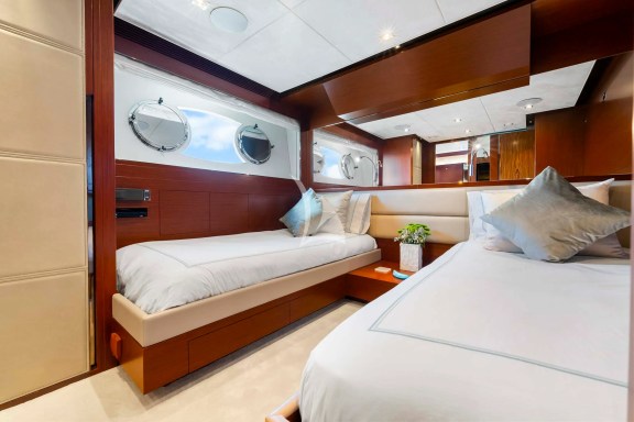 Image of HAPPY HOUR yacht #17