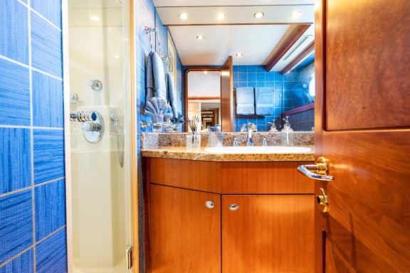 STATEROOM HEAD