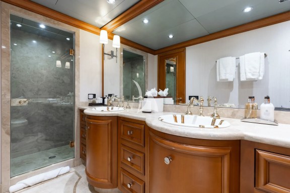 Queen Guest Ensuite