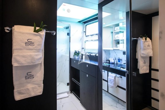 Guests bathroom - é Stuart Pearce