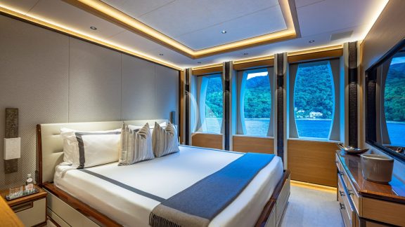 Image of TOP FIVE II yacht #26