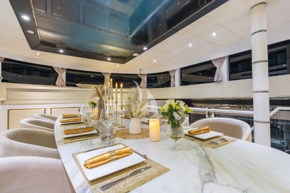 INTERIOR DINING
