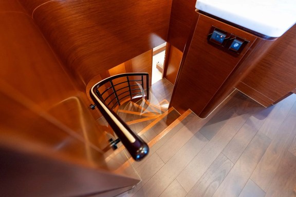 Image of HAPPY HOUR yacht #33