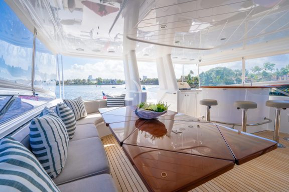 UPPERDECK DINING