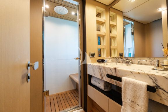 Guest Cabin - En Suite