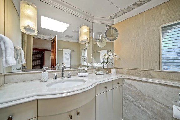 ARTEMIS Guest Stateroom Head 3
