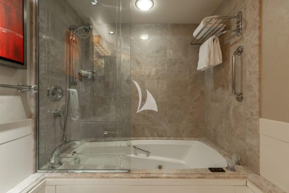 Queen Guest Ensuite
