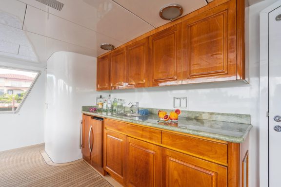 AFT DECK BAR