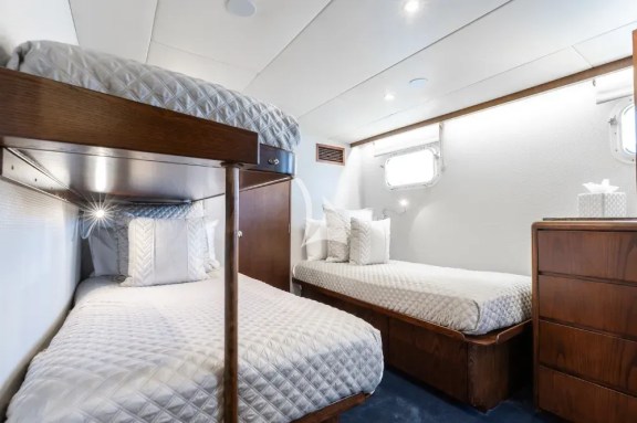 Guest Stateroom 3 twins