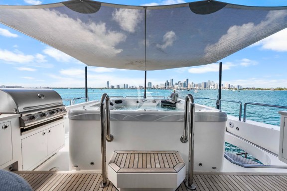 Image of HAPPY HOUR yacht #21