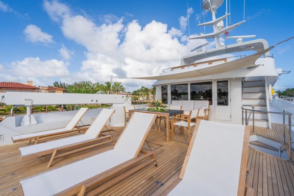 SKY LOUNG DECK