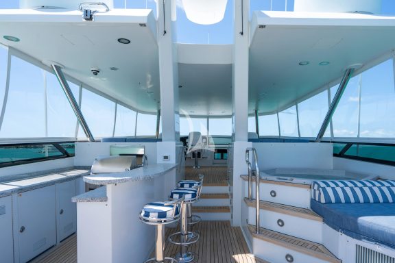 TOP DECK BAR/GRILL JACUZZI