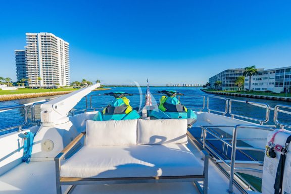 Image of PILOT LOUNGE yacht #30