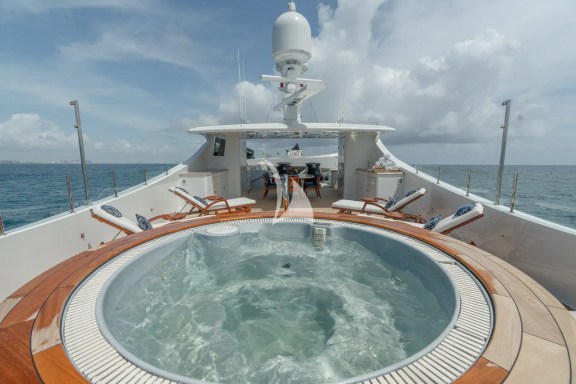 Sundeck Jacuzzi