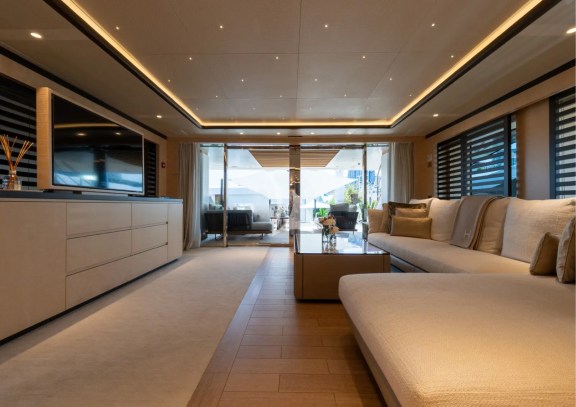 Main Salon - view aft