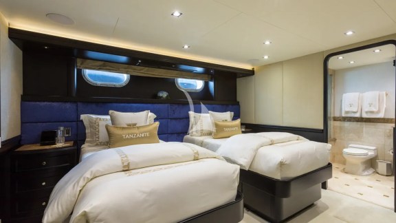 Image of TANZANITE yacht #24