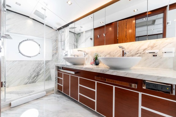 Image of HAPPY HOUR yacht #11