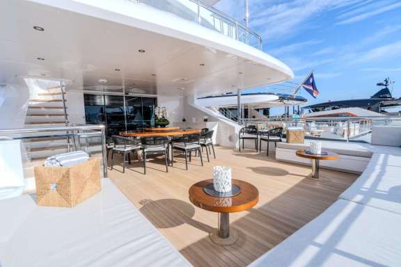 Bridge deck lounge area