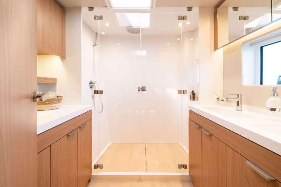 Image of LOCATION 5.8 yacht #15