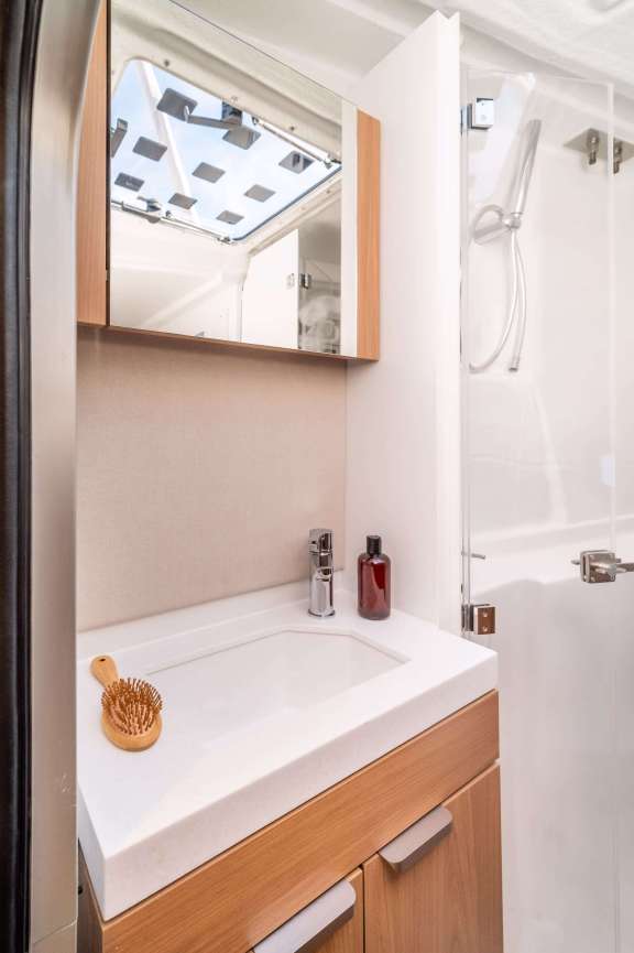 Image of LOCATION 5.8 yacht #19