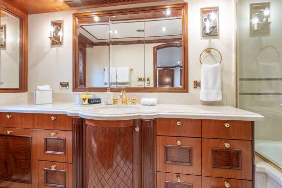 Queen Ensuite