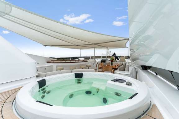 Deck Jacuzzi