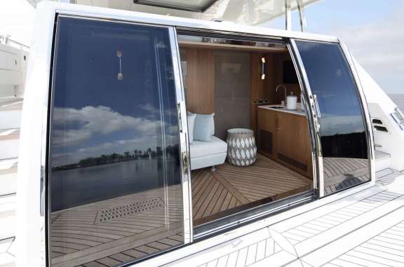 Beachclub with TV and A/C