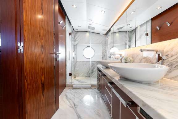 Master Stateroom En-Suite