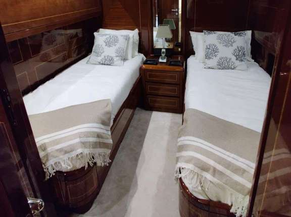 Image of Elton II yacht #8