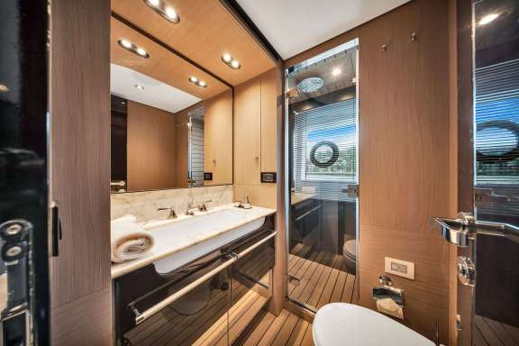 Image of Cloud 9 yacht #9