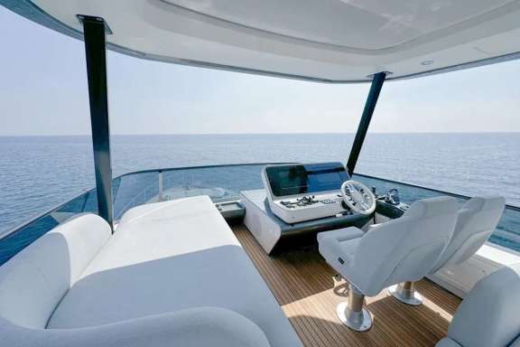 Flybridge cockpit view