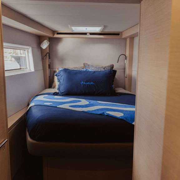 Image of PurelyBlu yacht #6