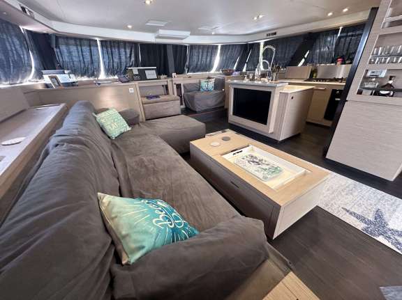 Image of THE CATHOUSE yacht #11