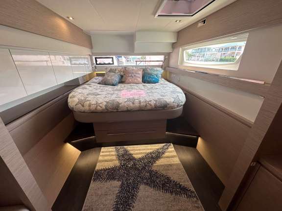 Image of THE CATHOUSE yacht #13