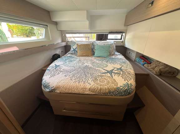 Image of THE CATHOUSE yacht #16