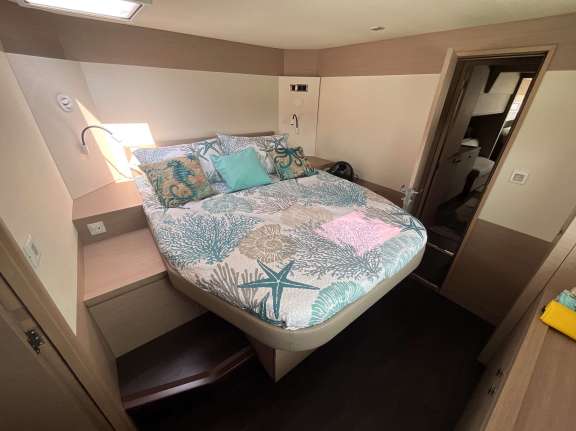 Image of THE CATHOUSE yacht #17