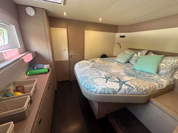 Image of THE CATHOUSE yacht #18