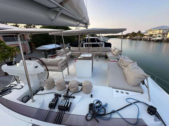 Image of THE CATHOUSE yacht #4