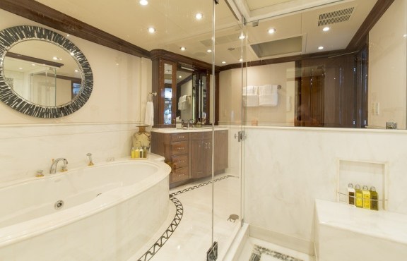 Master Her en-suite with Jacuzzi