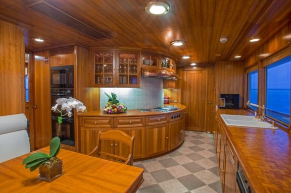 Image of LADY VICTORIA yacht #14