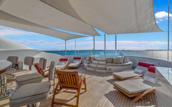 Sundeck Aft Jacuzzi