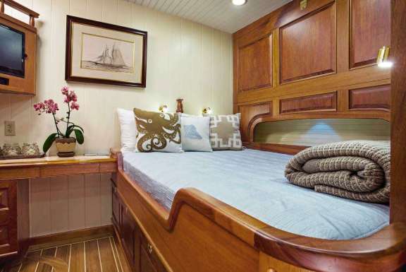 Image of Columbia yacht #9