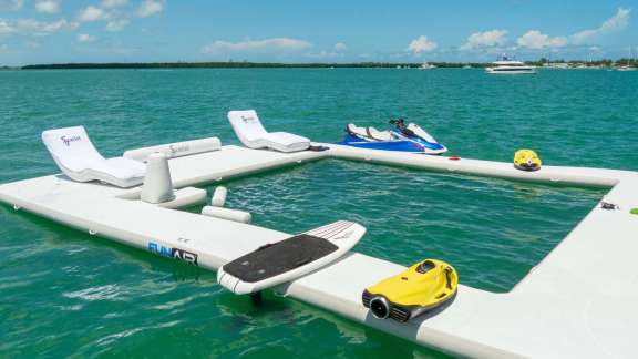 Image of Scarlet yacht #10