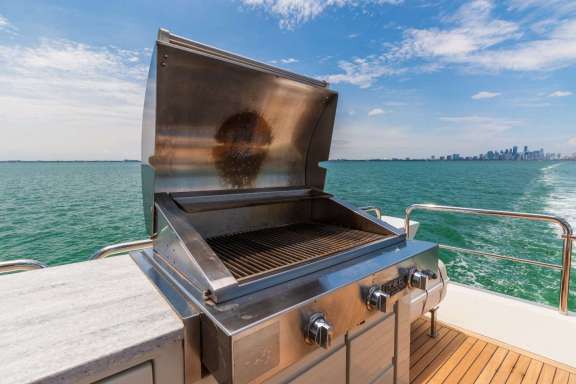 Image of Scarlet yacht #12